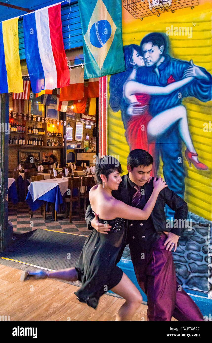 Ballerini di tango a Caminito. La Boca, Buenos Aires, Argentina. Foto Stock