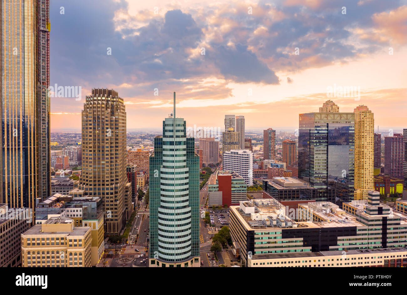 Vista aerea di Jersey City skyline al tramonto Foto Stock