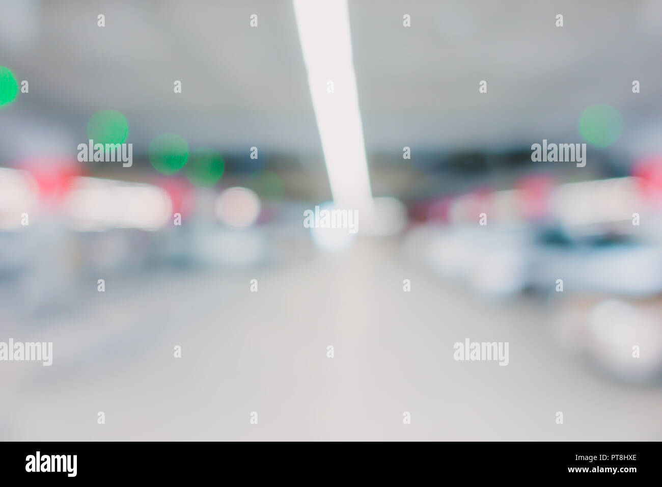 La sfocatura sullo sfondo di un parcheggio coperto in negozio con il bokeh luce Foto Stock
