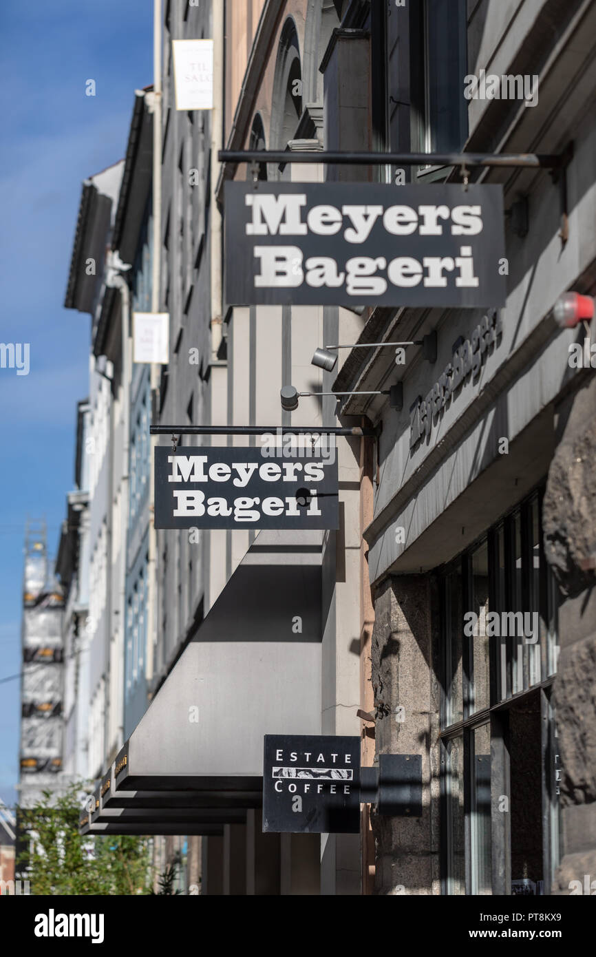 Meyers Bageri (Meyer, panetteria), segni al di fuori di Claus Meyer bakery shop in Store Kongensgade, Copenhagen, Danimarca Foto Stock