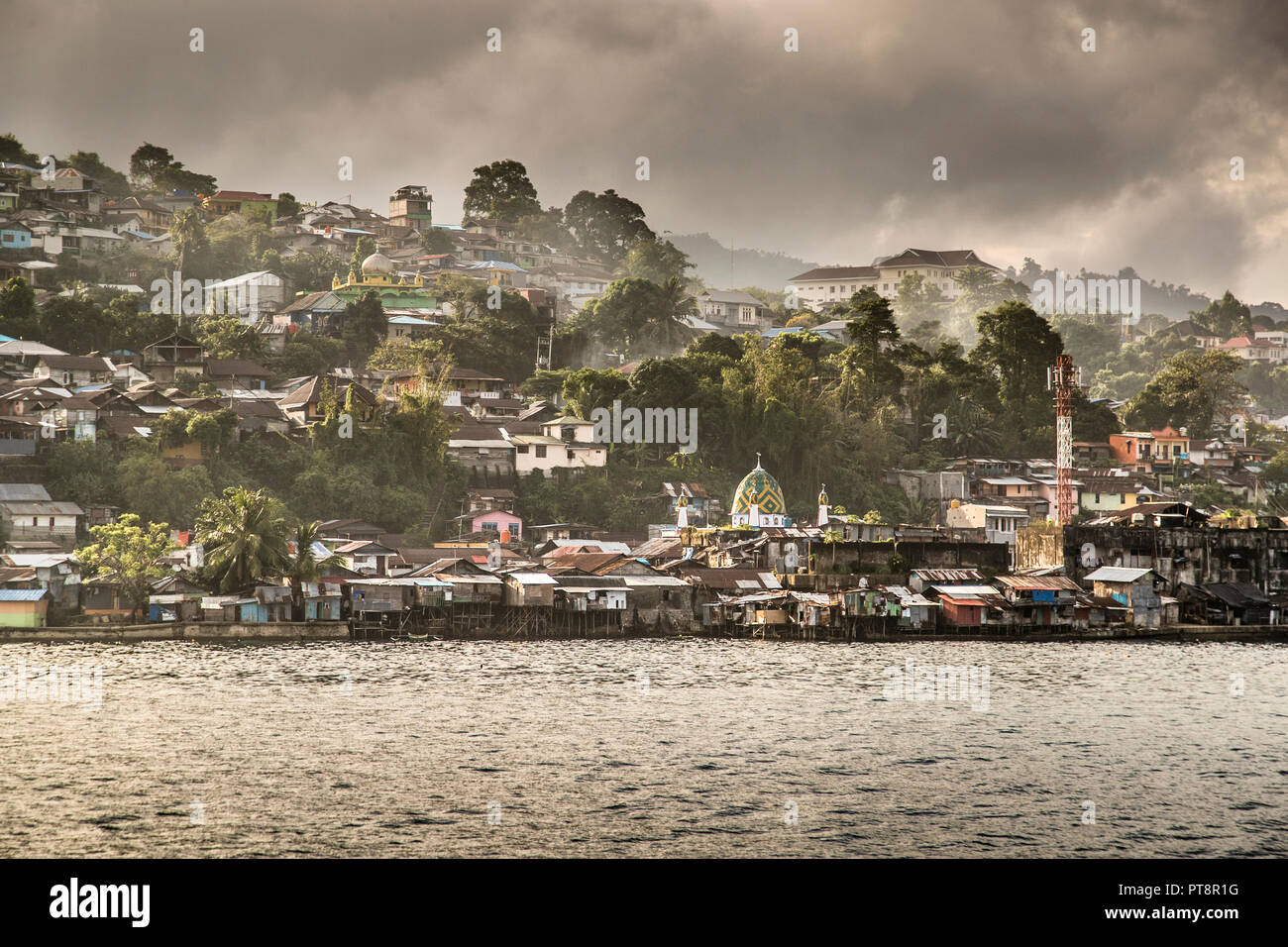 La città di Ambon, Isole Sunda, Indonesia Foto Stock