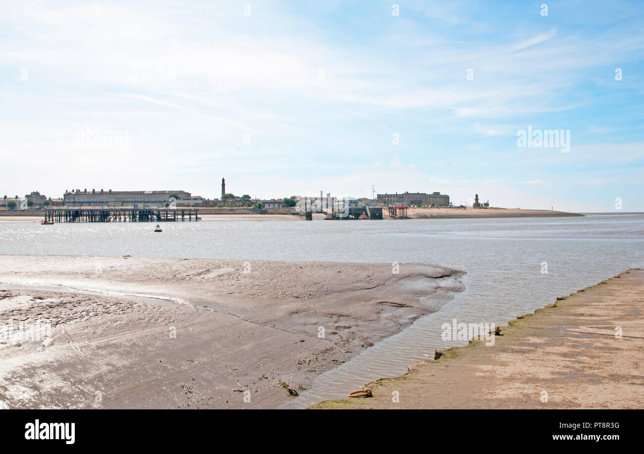 Vista di Fleetwood dal Knott fine sul mare guardando attraverso il fiume Wyre estuary Lancasjire England Regno Unito Foto Stock