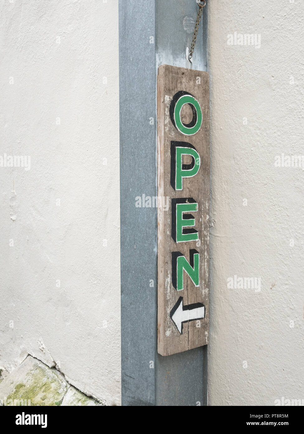 Cafe aperto nel segno, Newquay Cornwall. Foto Stock