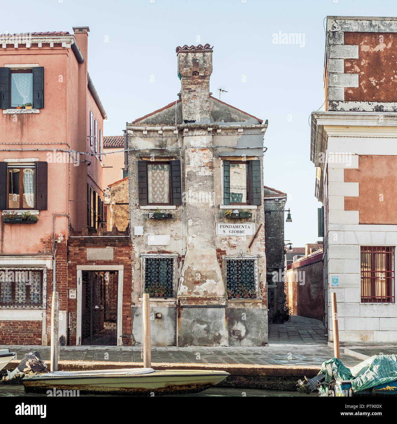 20/11/2017, Venezia, Italia. Squallido stile veneziano povero piccolo house. Foto Stock