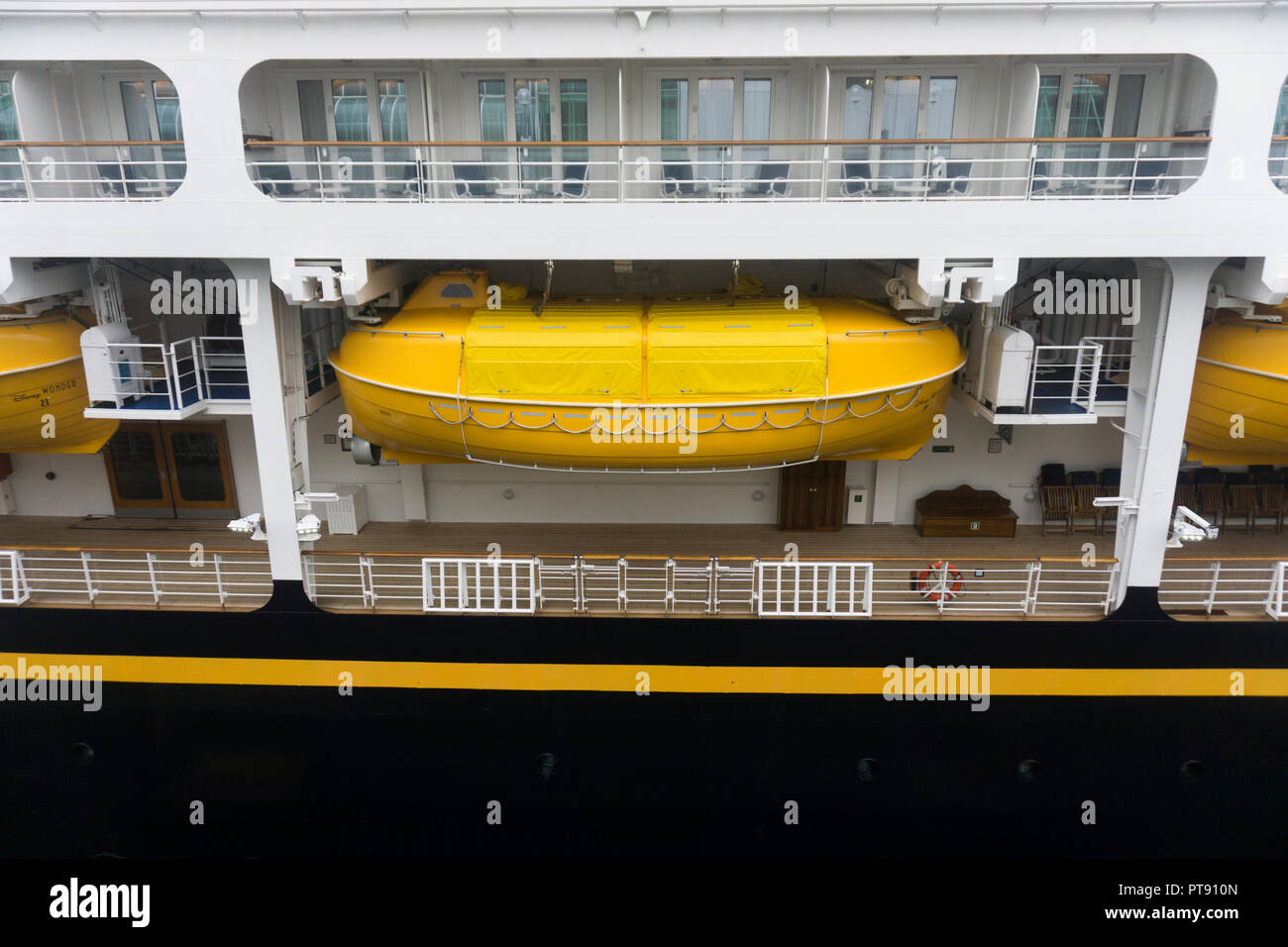 VANCOUVER, Canada - 10 settembre 2018: Disney meraviglia la nave di crociera. Disney la meraviglia è uno dei quattro Disney Cruise navi della flotta. Foto Stock