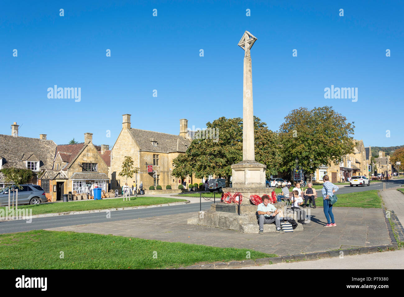 Croce di mercato, il verde, High Street, Broadway, Worcestershire, England, Regno Unito Foto Stock