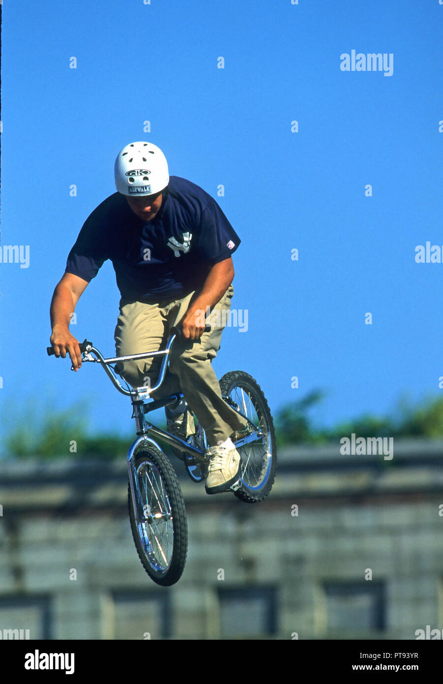 Una BMX Biker in azione a Providence, Rhode Island, STATI UNITI D'AMERICA Foto Stock