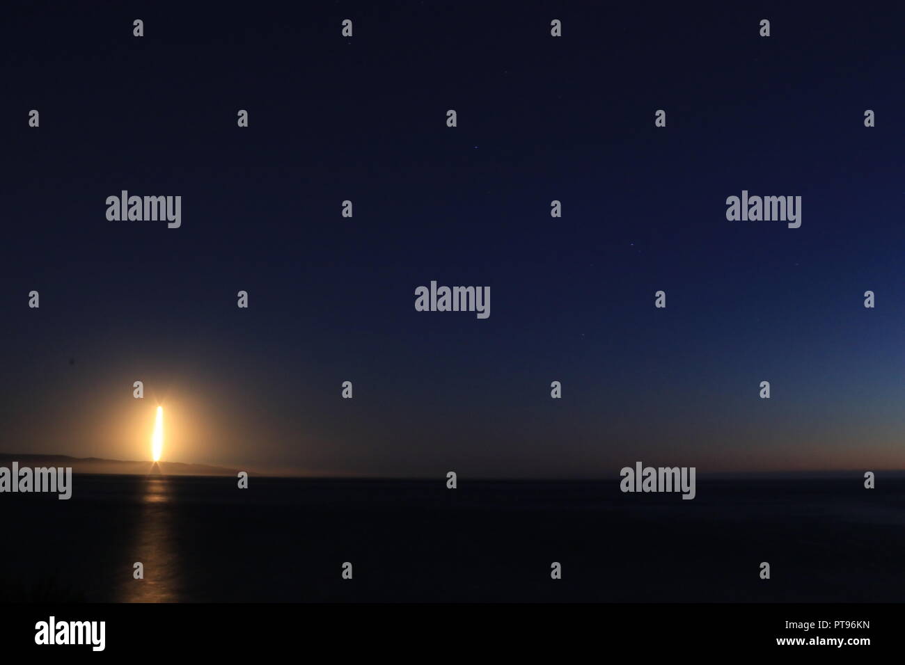 Razzo SpaceX decollo e atterraggio a Vandenberg AFB in California Foto Stock