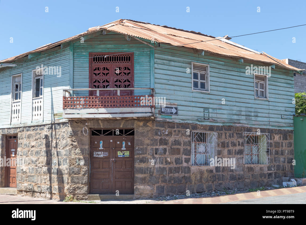 Edificio Puerto Baquerizo Moreno, San Cristobal Island, isole Galapagos, Ecuador Foto Stock