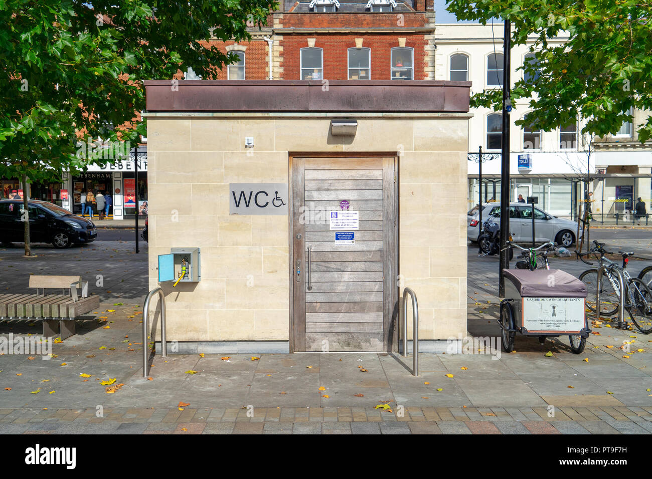 Accesso per disabili Toilette pubblica Foto Stock