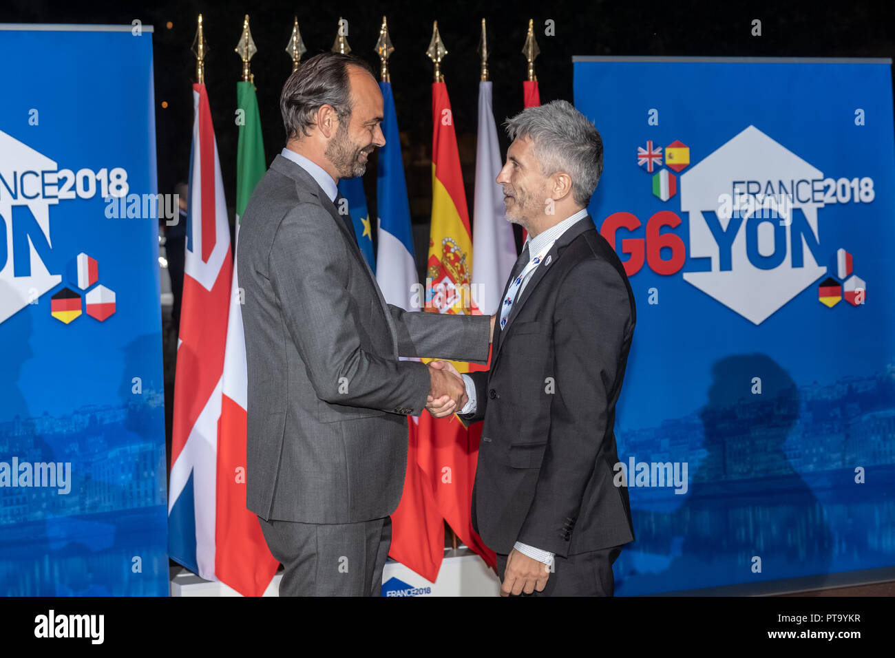 Lione, Francia. 8 Ott 2018. Fernando Grande-Marlaska Ministro degli Interni della Spagna, Edouard Philippe il Primo Ministro e il ministro francese degli interni a Rhone Prefettura G6 Riunione a Lione, Francia Credito: FRANCK CHAPOLARD/Alamy Live News Foto Stock