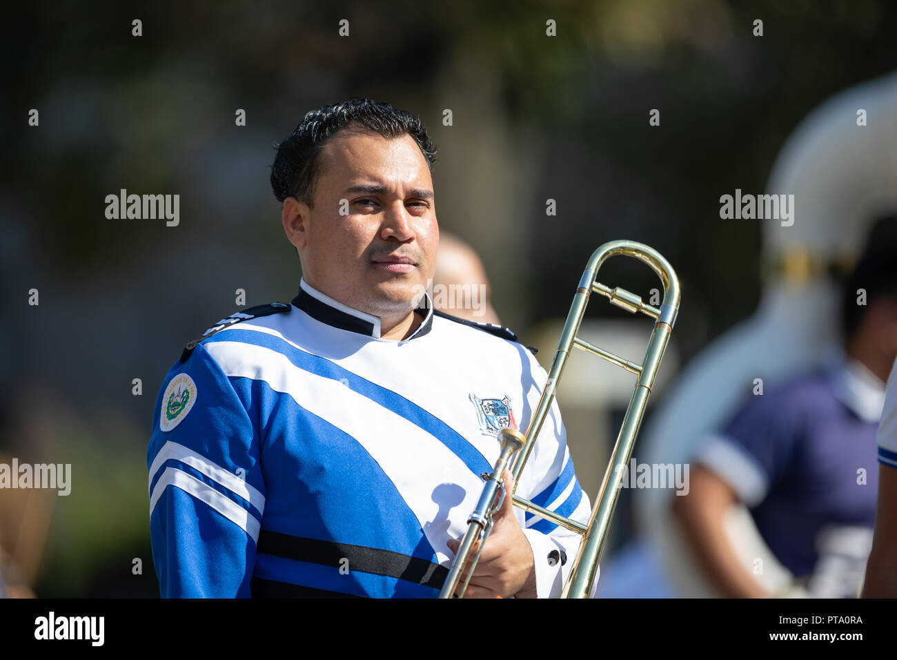 Washington, Stati Uniti d'America - 29 Settembre 2018: La Fiesta DC Parade, membri della Banda El Pulgarcito USA Salvadoran Marching Band Foto Stock