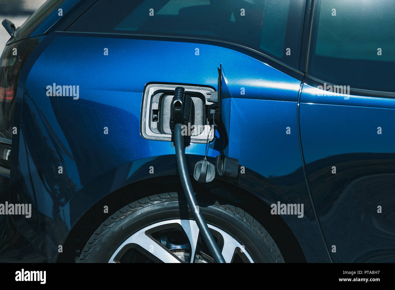 Auto Ecologiche in carica Foto Stock