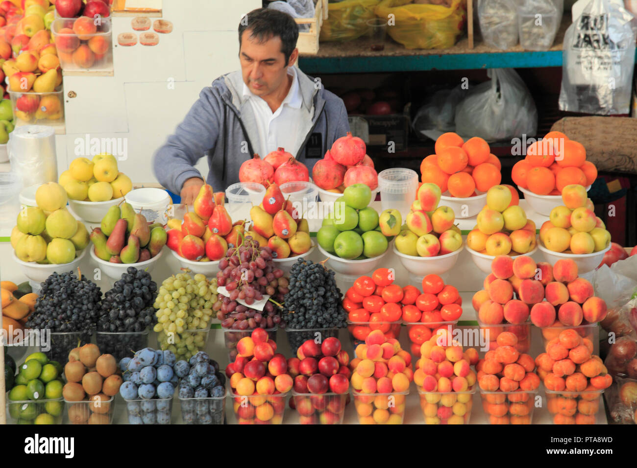 Il Kazakistan; Almaty, Green Market, cibo, persone; Foto Stock