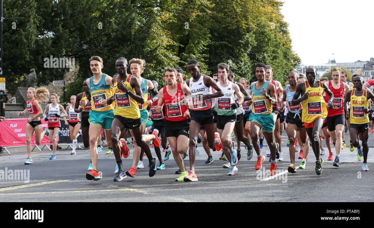 Cardiff Galles : ottobre 7th. Elite corridori tra cui la gara vincitore Jack Rayneri iniziare la cerimonia inaugurale dei Campionati del Commonwealth di credito immagine Huw Fairc Foto Stock
