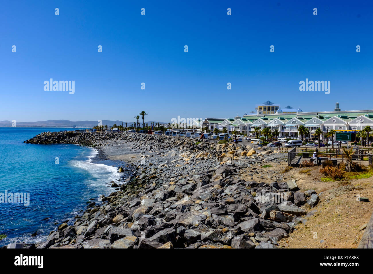 CAPE Town, Sud Africa - 20 Marzo 2018: Victoria Wharf shopping mall il V & A Waterfront di Città del Capo Sud Africa sulle rive dell'Oceano Atlantico con Foto Stock