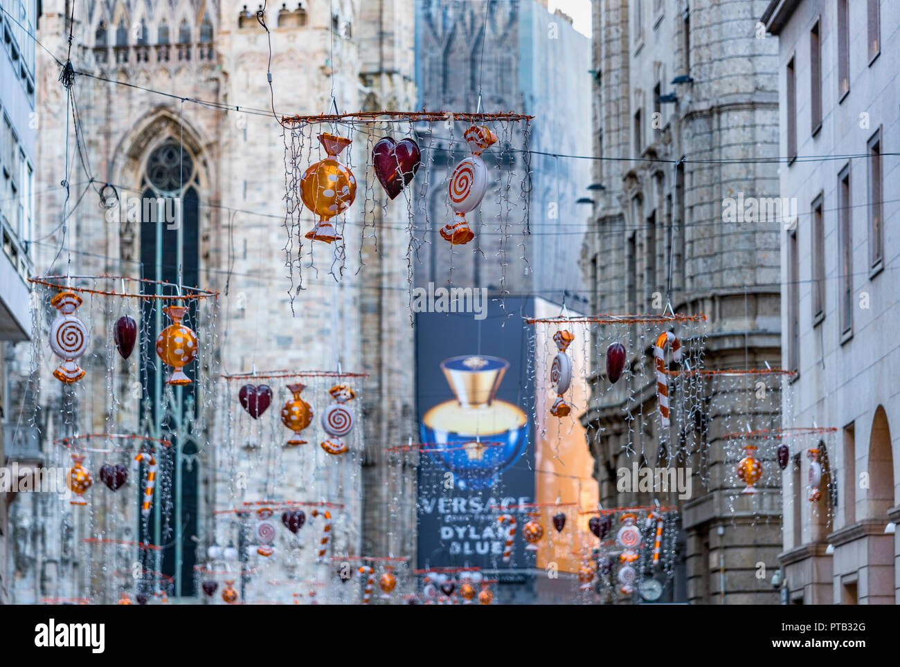 Le decorazioni di Natale nel centro della città di Milano Foto Stock