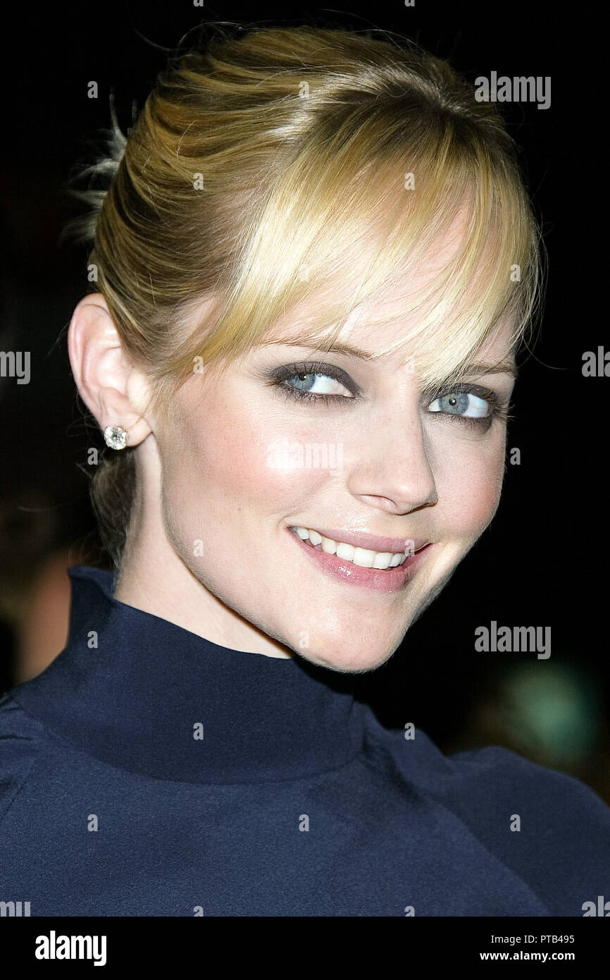 Marley Shelton 11/04/2004 DOPO IL TRAMONTO @ Grauman's Chinese Theater, Hollywood Foto di Rena Durham/HNW / PictureLux Riferimento File # 33680 491HNW Foto Stock