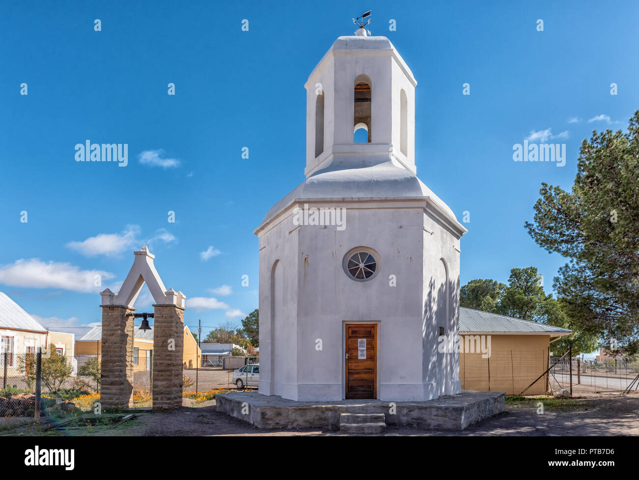 FRASERBURG, SUD AFRICA, 7 agosto 2018: l'esagonale storica torre campanaria, noto come il Pepperpot e costruito nel 1861, in Fraserburg nel nord C Foto Stock