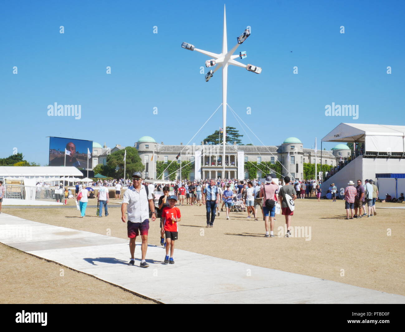 Un colpo di Goodwood House e display centrale al Festival di Goodwood di velocità 2018. Foto Stock