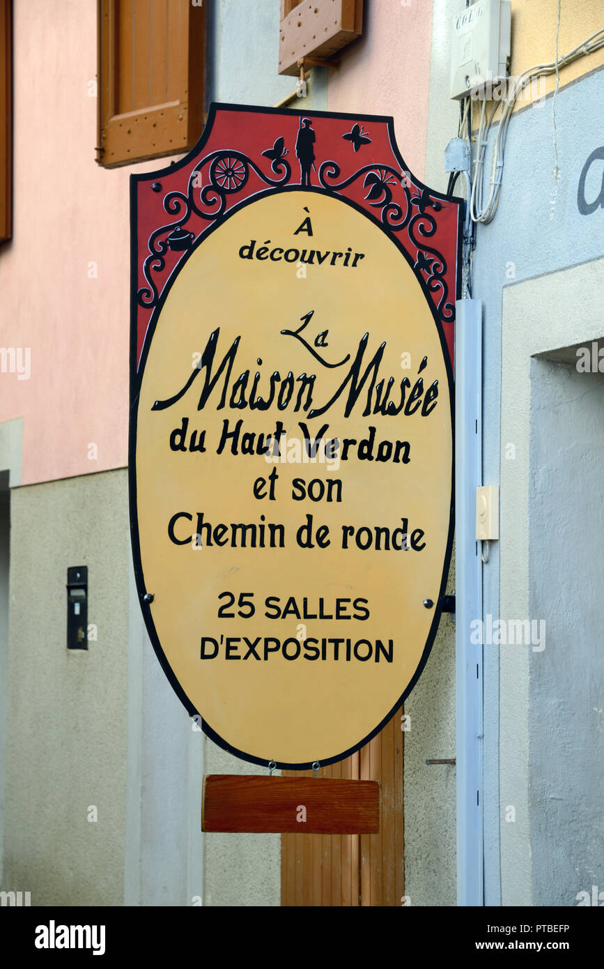 Cartello pubblicitario da appendere al di fuori del locale Museo Colmars-les-Alpes Provence Francia Foto Stock