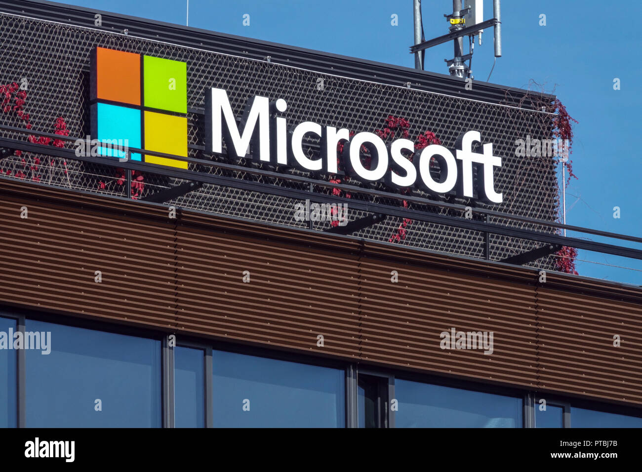 Logo Microsoft sulla costruzione, Praga, Repubblica Ceca Foto Stock