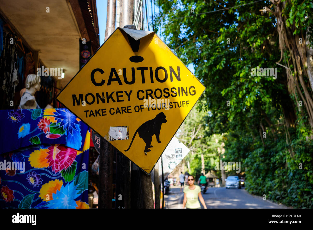 Attraversamento di scimmia Sign in Ubud, Bali Foto Stock
