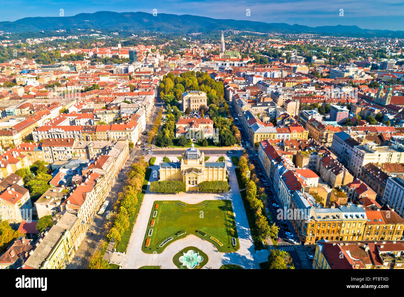 Zagabria centro storico vista aerea, famosi punti di riferimento della capitale della Croazia Foto Stock