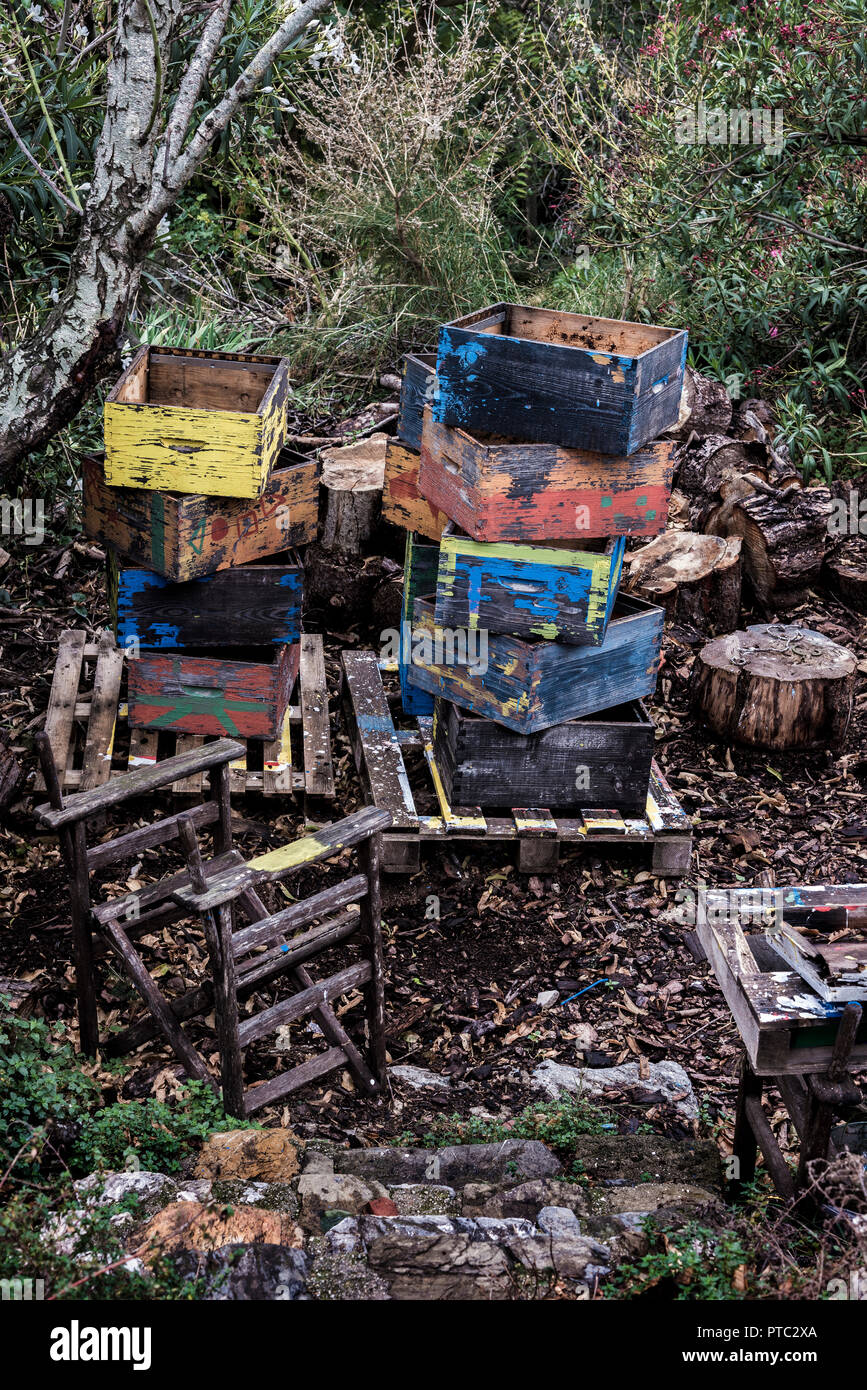 Caselle colorate in Patitiri Città Vecchia, Alonissos, Sporadi settentrionali della Grecia. Foto Stock