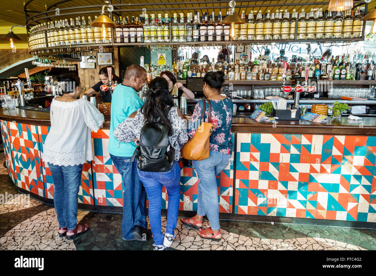 Londra Inghilterra,UK,Lambeth South Bank,Southbank Centre Center,Festival Terrace,Las Iguanas,pub bar,ristoranti ristoranti ristorazione cafe cafe',Latin Foto Stock