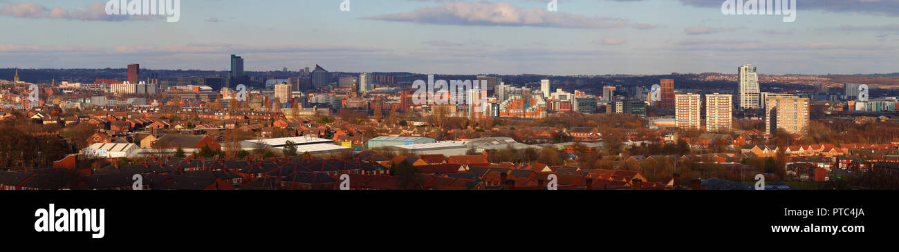 Leeds City Skyline Panorama da Wortley Foto Stock