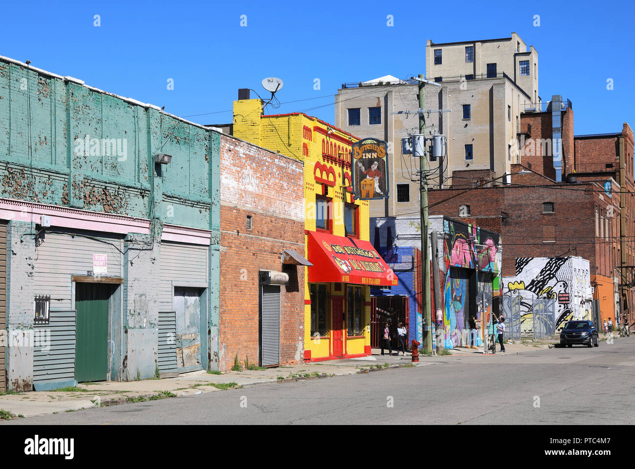 Domenica nel quartiere alla moda di mercato orientale a Detroit, trading per 150 anni, ora con caffetterie alla moda e magazzini rivitalizzato con illustrazioni, nel Michigan, Stati Uniti d'America Foto Stock