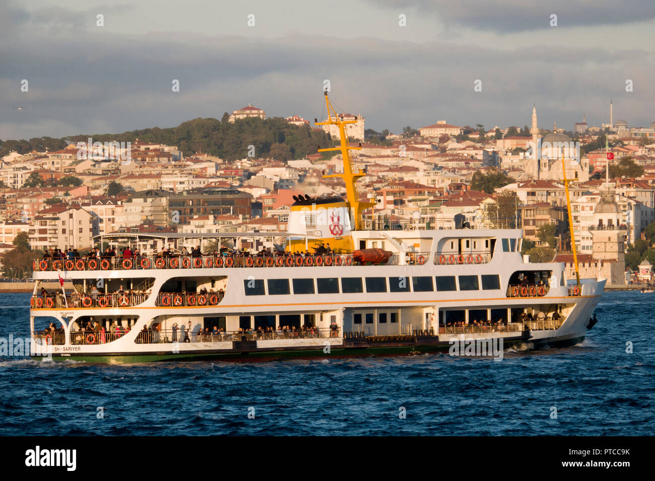 Traghetto passeggero sul Bosforo ad Istanbul in Turchia Foto Stock