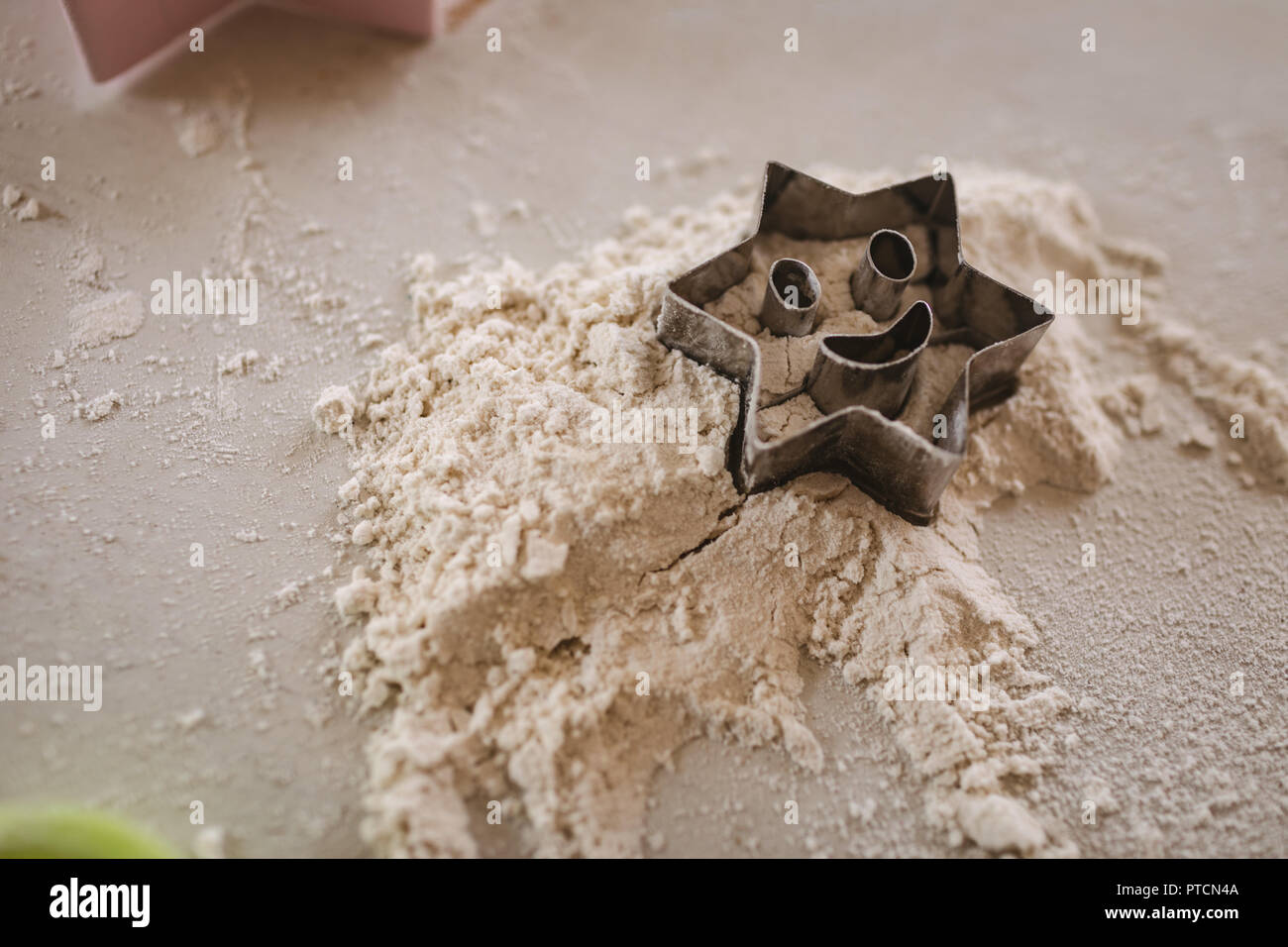 A forma di stella formina sulla farina Foto Stock