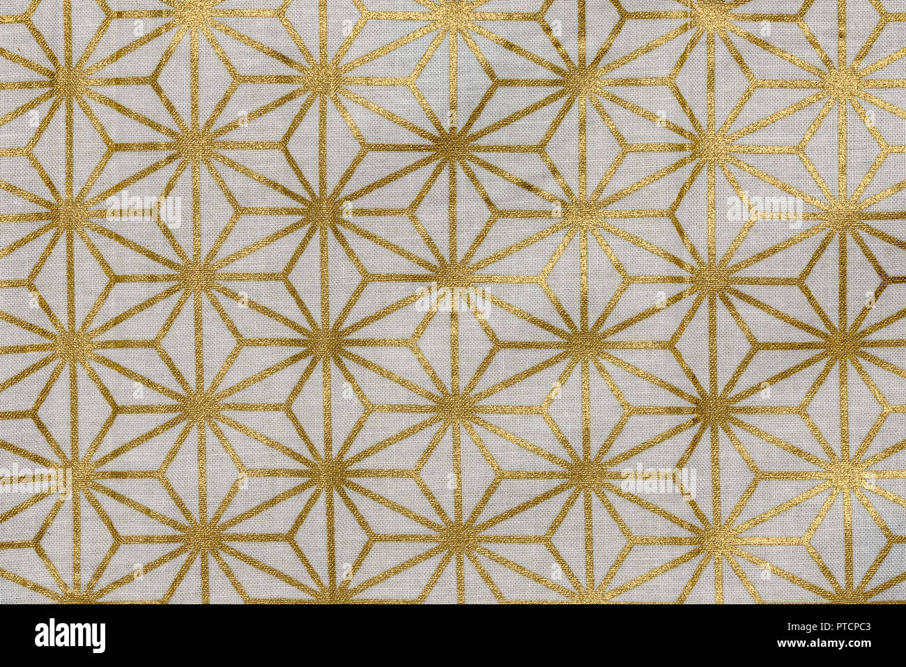 Altamente dettagliate tutto texture di sfondo della tradizionale giapponese e oro bianco di canapa a forma di foglia di pattern design tessile in tessuto sintetico. Foto Stock