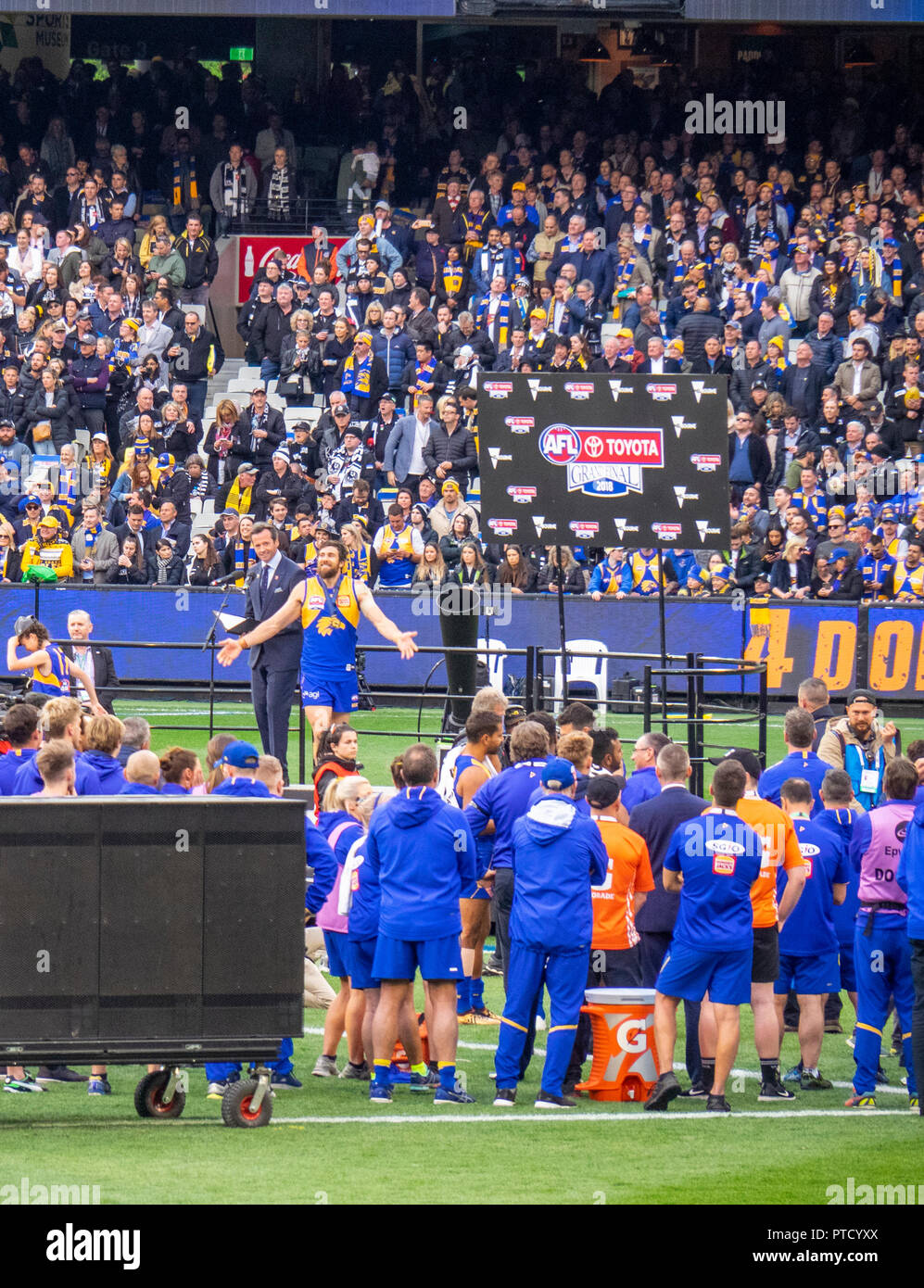 West Coast Eagles premiership player Josh Kennedy sul palco in festa dopo il 2018 AFL Grand Final di MCG Melbourne Victoria Australia. Foto Stock