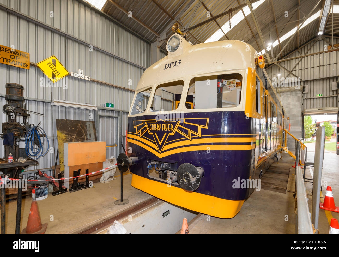 Il vecchio DP13 Gatsby Flyer treno sul display in DownsSteam Ferrovia Turistica & Museum, Drayton, Toowoomba, Sud del Queensland, QLD, Australia Foto Stock