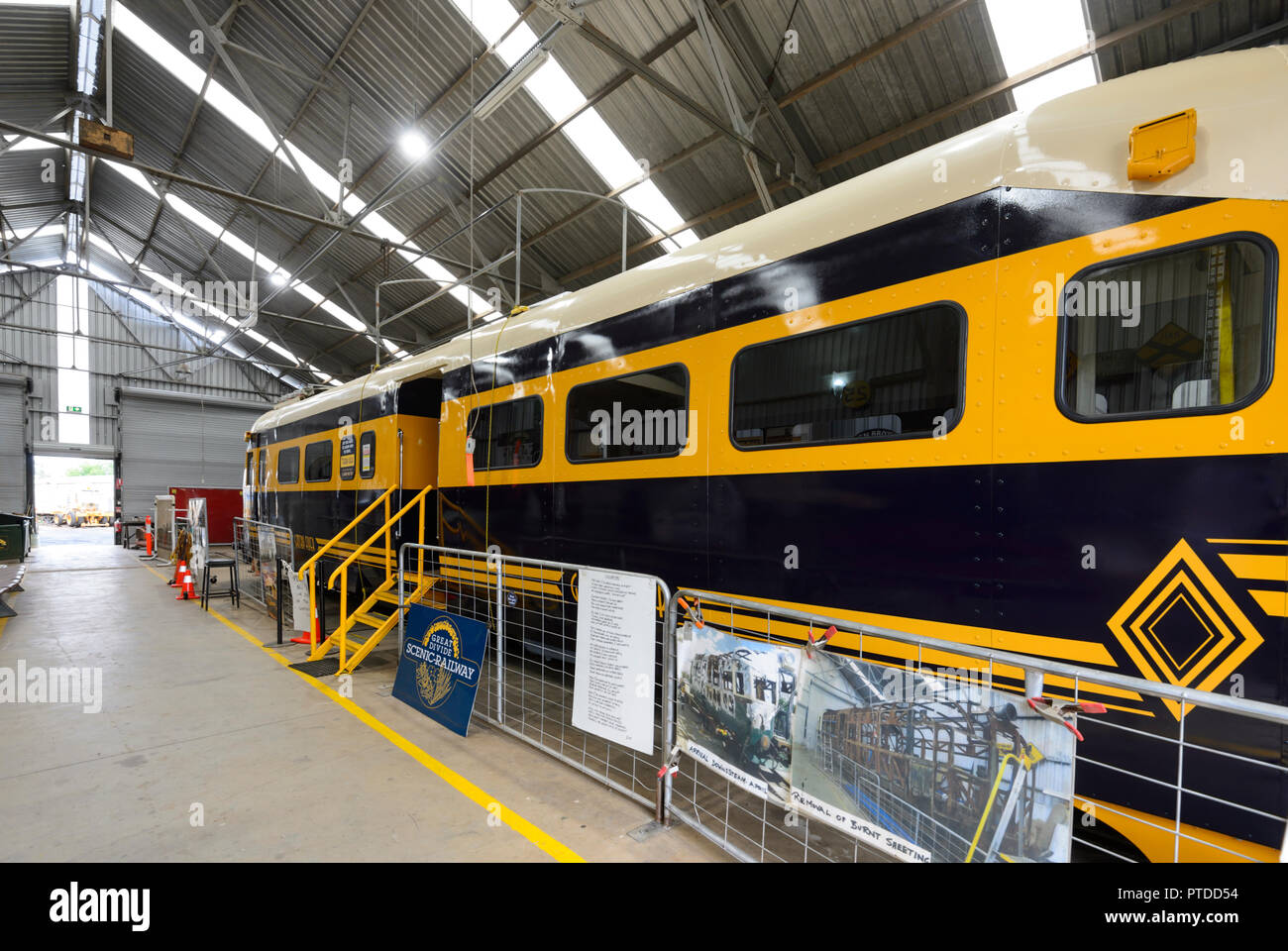 Il vecchio DP13 Gatsby Flyer treno sul display in DownsSteam Ferrovia Turistica & Museum, Drayton, Toowoomba, Sud del Queensland, QLD, Australia Foto Stock