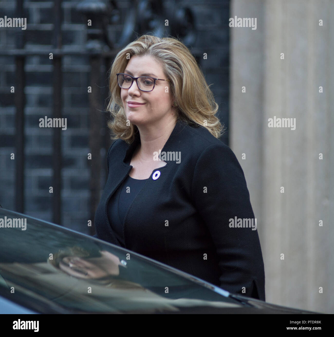 A Downing Street, Londra, Regno Unito. Il 9 ottobre 2018. Penny Mordaunt, Segretario di Stato per lo Sviluppo Internazionale, Sviluppo Internazionale segretario a Downing Street per settimanale riunione del gabinetto. Credito: Malcolm Park/Alamy Live News. Foto Stock
