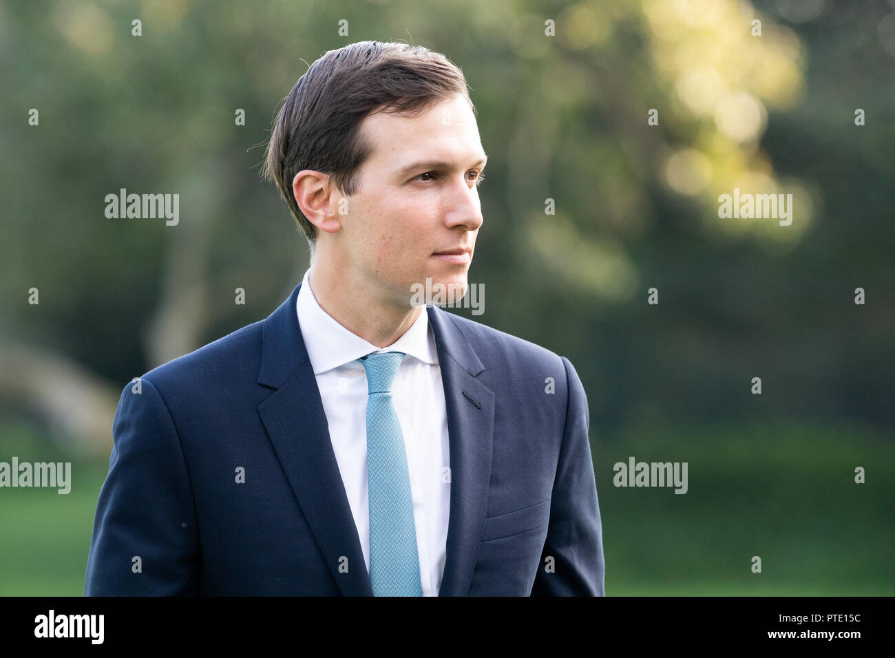 Jared Kushner, Senior Advisor per il Presidente degli Stati Uniti si vede che posano per una foto durante la South Lawn della Casa Bianca di Washington, DC. Foto Stock