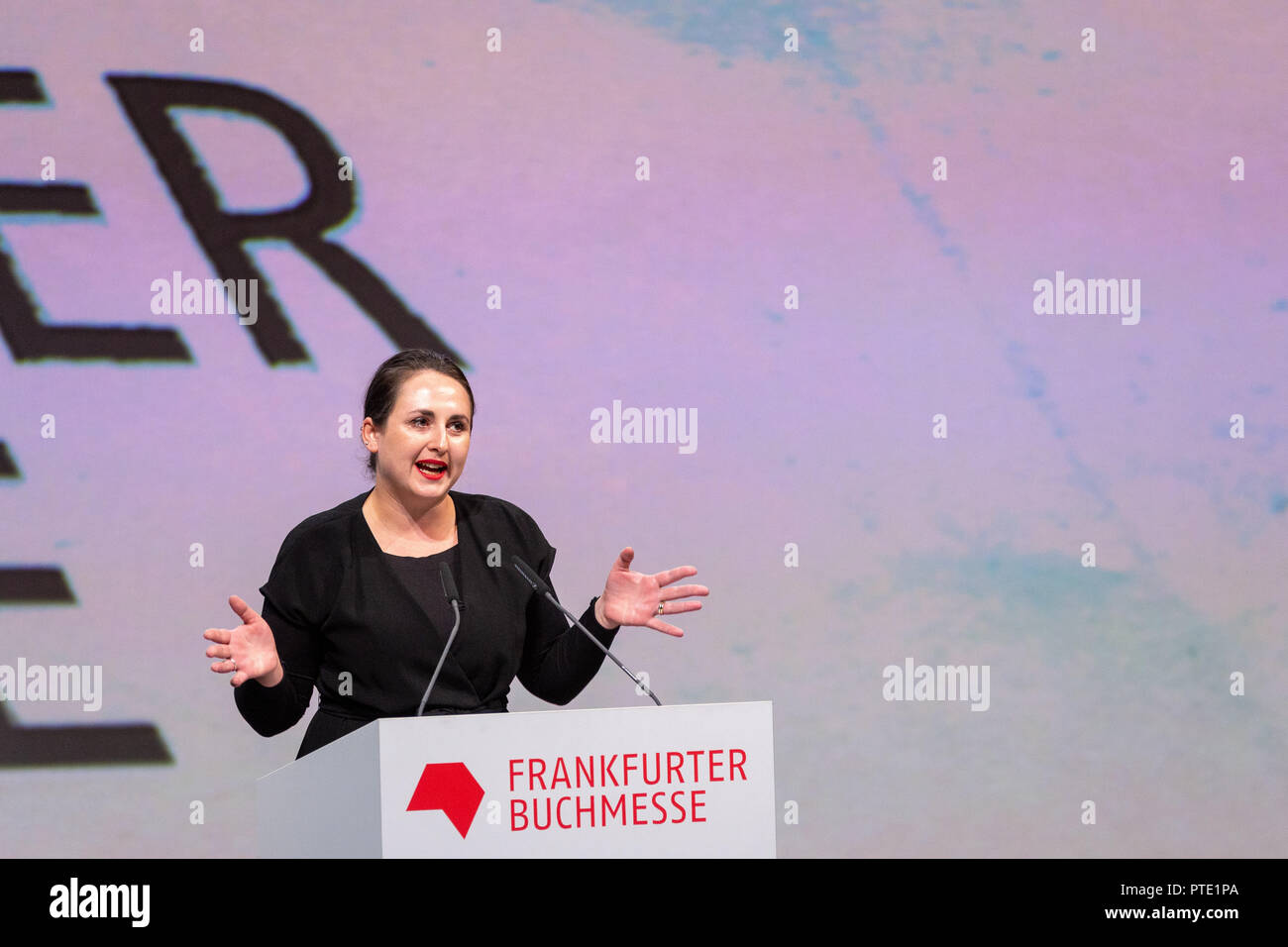 Francoforte, Germania. Il 9 ottobre, 2018. Nino Haratischwili intervenendo alla cerimonia di apertura del settantesimo Frankfurt Book Fair / Buchmesse Francoforte 2018 Credit: Markus Wissmann/Alamy Live News Foto Stock