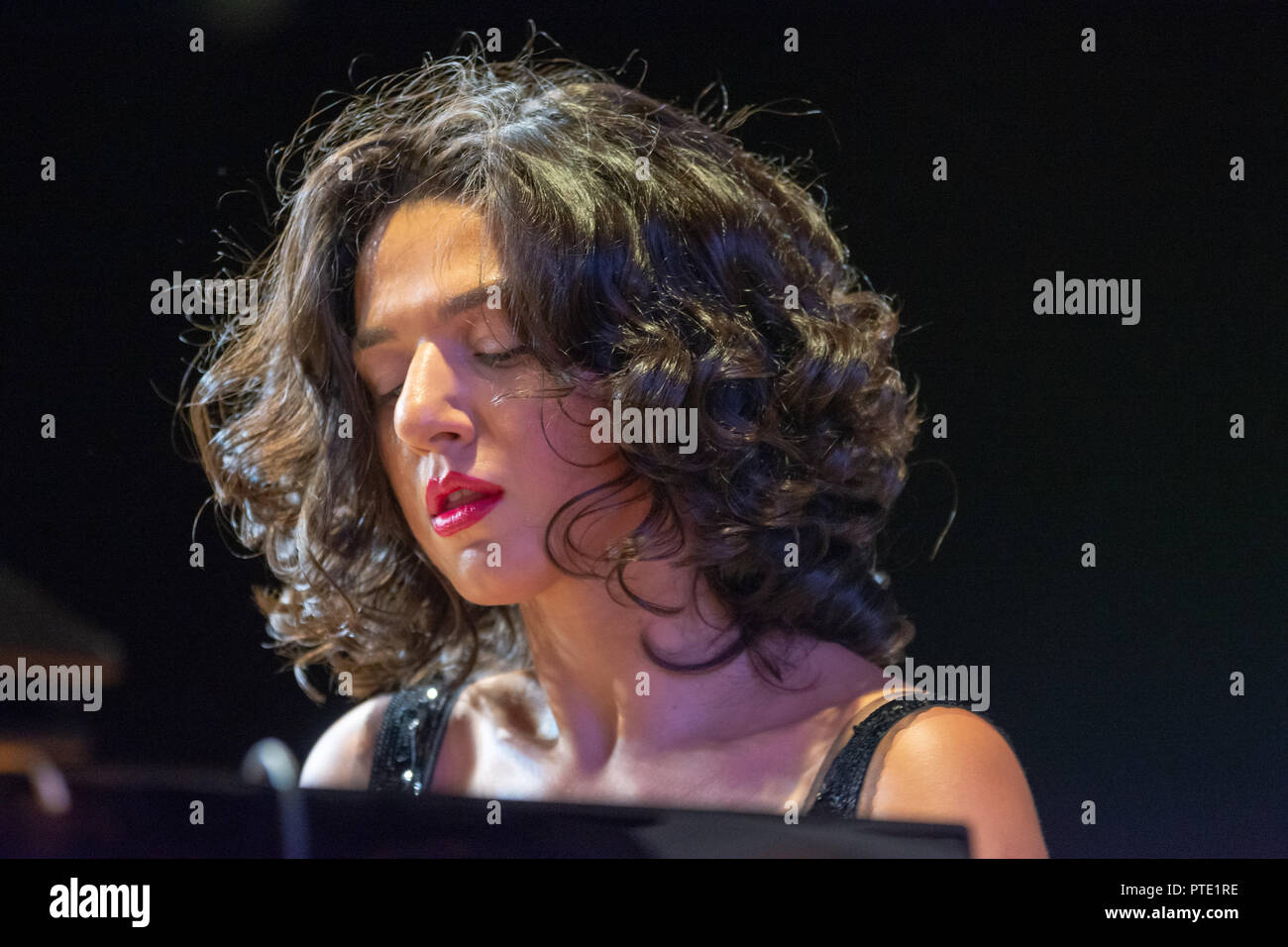 Francoforte, Germania. Il 9 ottobre, 2018. Khatia Buniatishvili (pianista georgiana) in occasione della cerimonia di apertura del settantesimo Frankfurt Book Fair / Buchmesse Francoforte 2018 Credit: Markus Wissmann/Alamy Live News Foto Stock