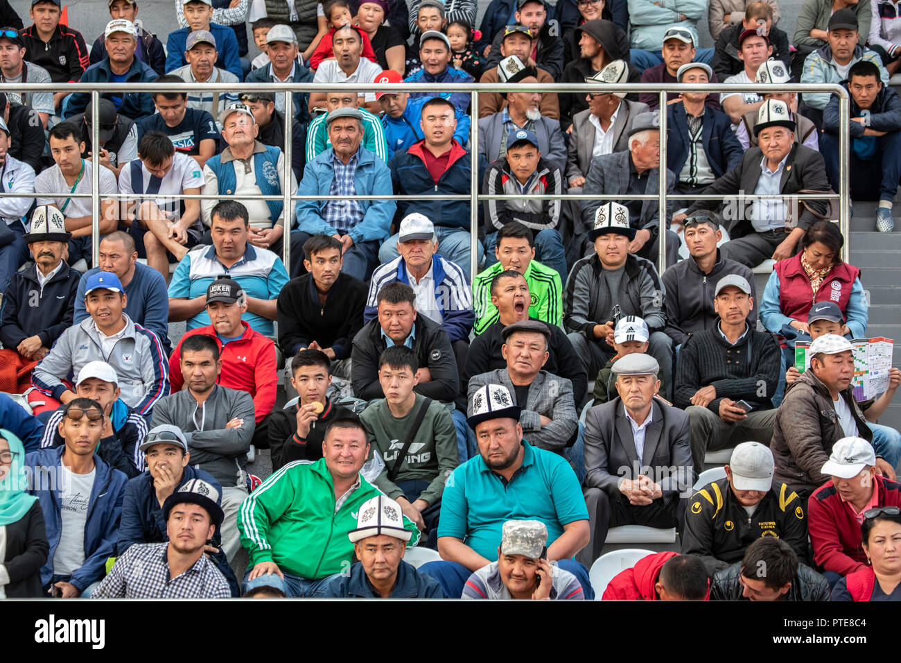 Cholpon-ata, Kirghizistan, 6 Settembre 2018: la gente a guardare una partita di Kokboru durante il mondo giochi nomade 2018 Foto Stock