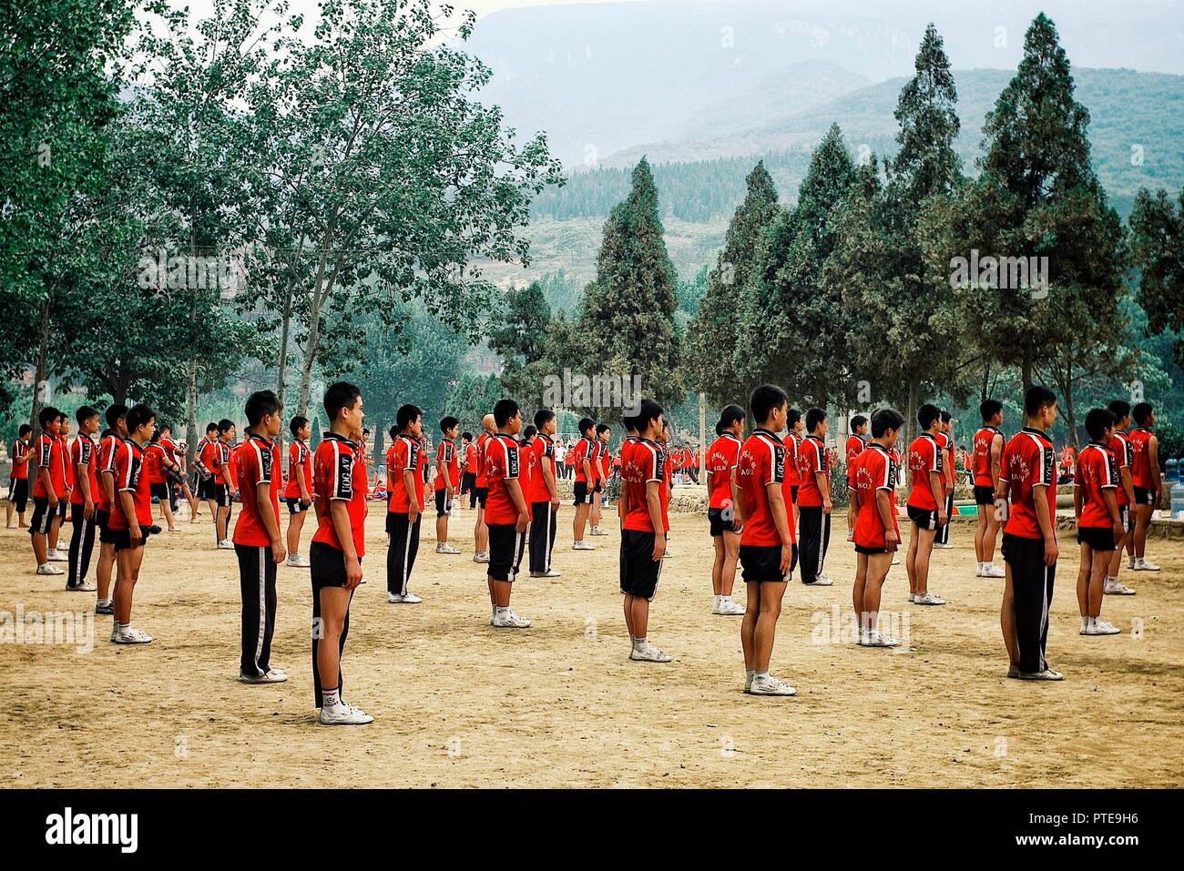 Monastero Shaolin / Cina - 15 Maggio 2010: mattina pratica presso il vecchio mondo famoso motivi che è stata la base per molti film Foto Stock