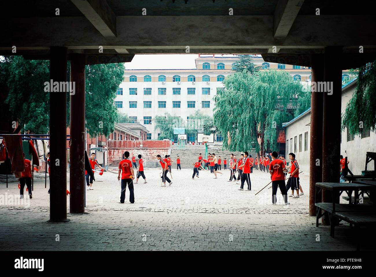 Monastero Shaolin / Cina - 15 Maggio 2010: mattina pratica presso il vecchio mondo famoso motivi che è stata la base per molti film Foto Stock