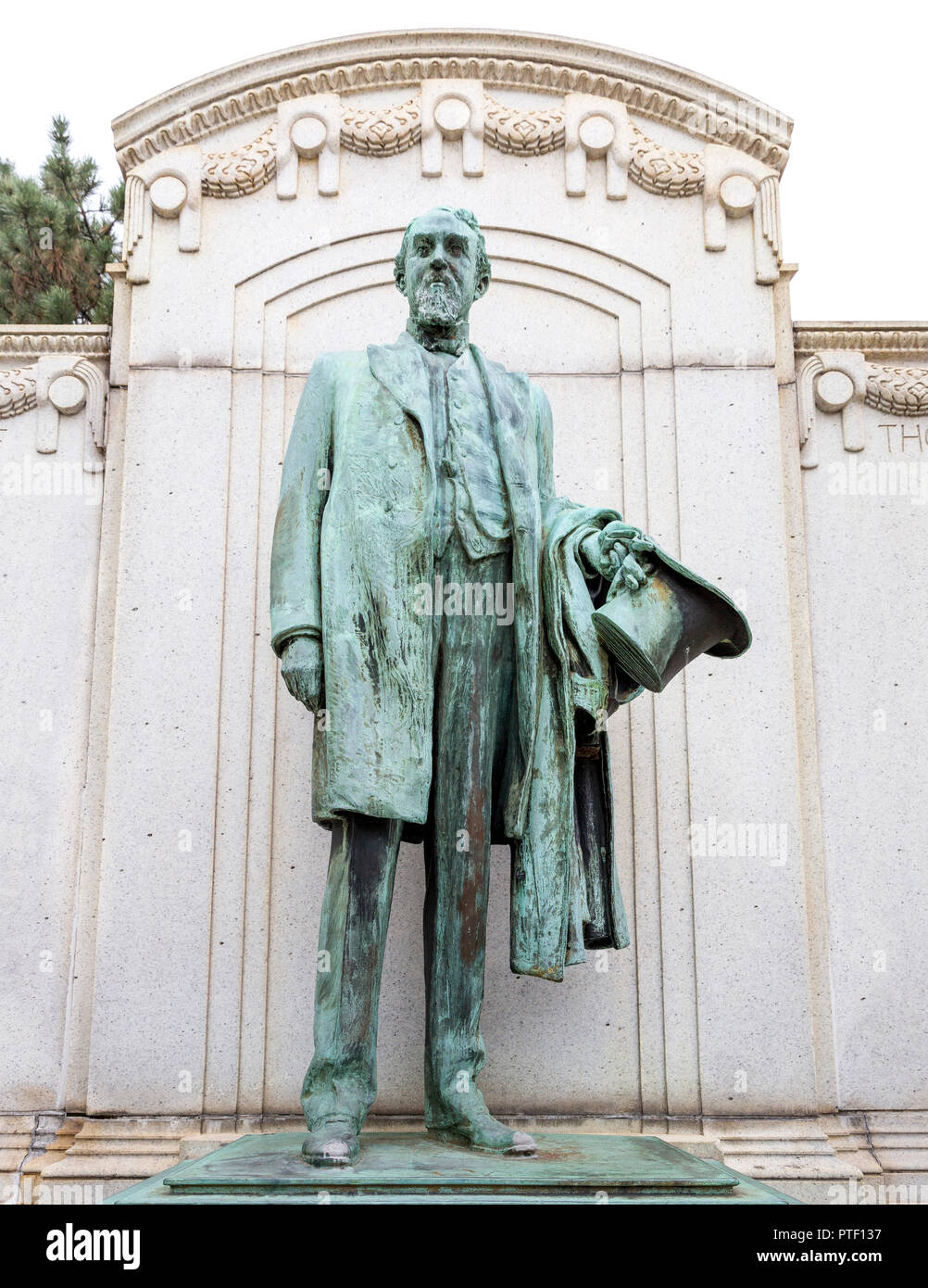Il 1915 Thomas Lowry statua in bronzo e il memoriale di Smith Triangle Park a Minneapolis, Minnesota, Stati Uniti d'America - Il monumento è stato progettato da Karl amaro Foto Stock