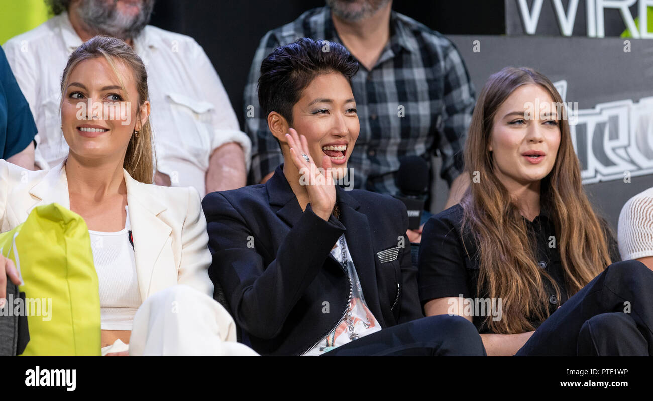 New York, NY - Ottobre 5, 2018: Motori mortale Leila George, Juhae e Hera Hilmar assistere dal vivo durante il New York Comic Con a Jacob Javits Center Foto Stock