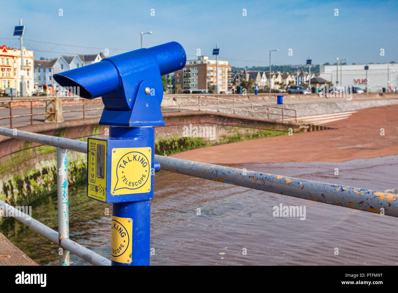 21 Maggio 2018: Paignton, Devon, Regno Unito - telescopio parlante sul lungomare. Foto Stock