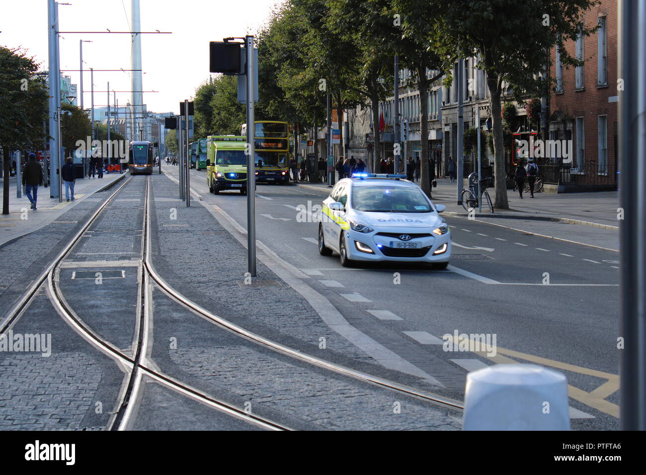 Servizi di emergenza rush attraverso Dublino, Irlanda Foto Stock