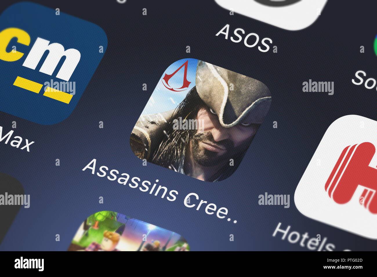 London, Regno Unito - 9 Ottobre 2018: Close-up shot di Assassin 's Creed pirati mobile app da Ubisoft. Foto Stock